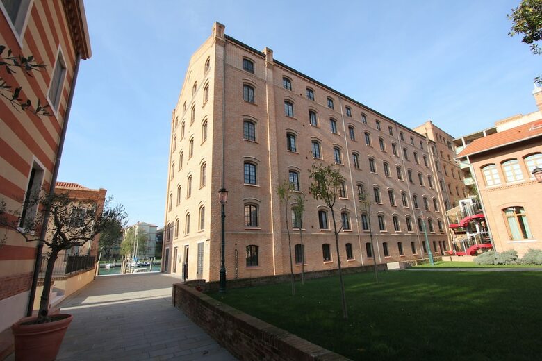 City Apartments Stucky