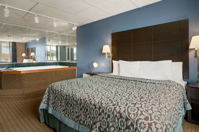 Hotel Days Inn By Wyndham Willoughby/cleveland