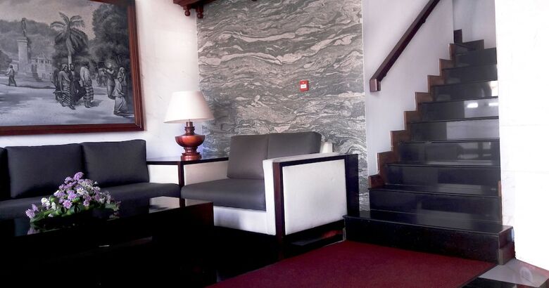 Kandy City Hotel By Earl's