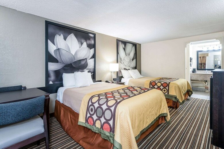 Hotel Super 8 By Wyndham Monroe