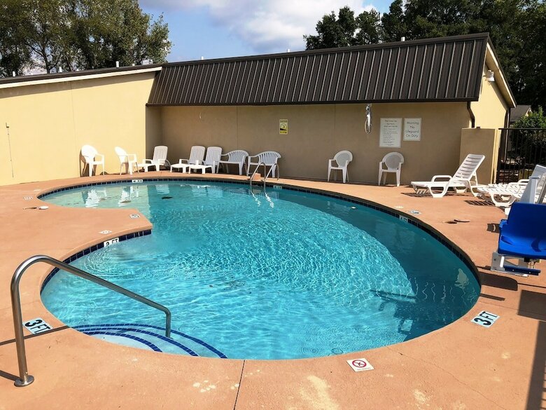 Hotel Super 8 By Wyndham Monroe