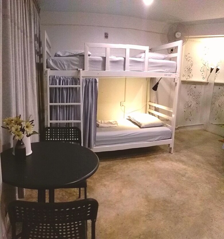 Hostal Hostel 16