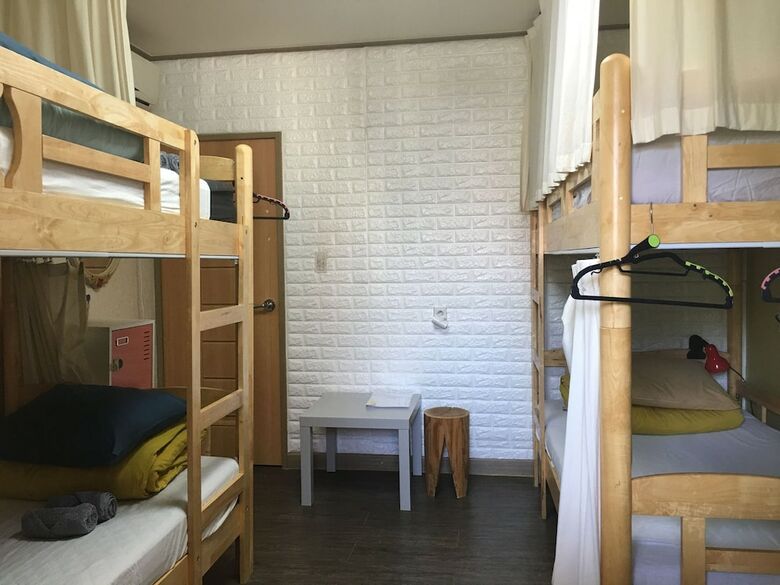 Hostal Momojein Guest House - Hostel