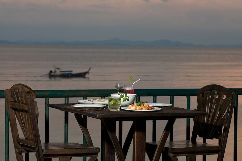 Hotel The Cove Phi Phi