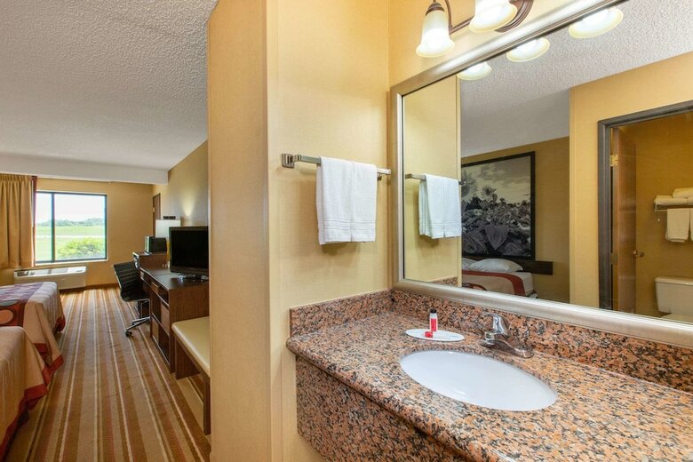 Hotel Super 8 By Wyndham Salina I-70