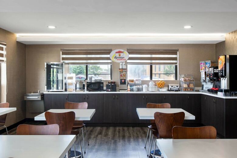 Hotel Super 8 By Wyndham Salina I-70