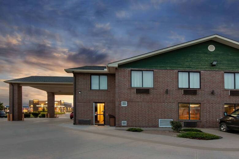 Hotel Super 8 By Wyndham Salina I-70