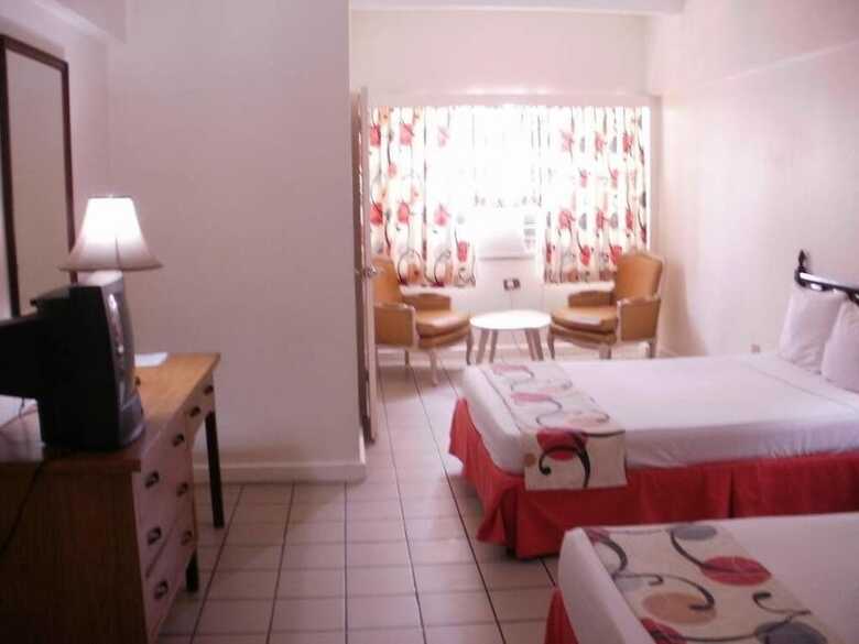 Pineapple Court Hotel
