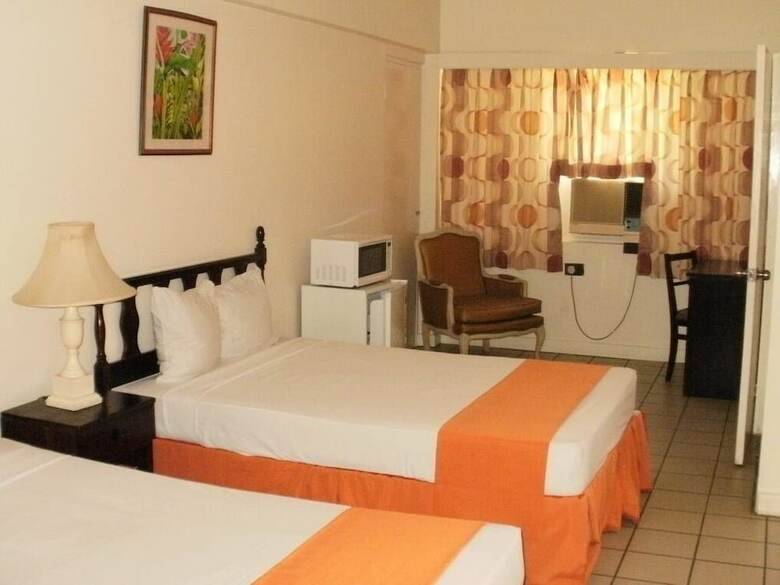 Pineapple Court Hotel