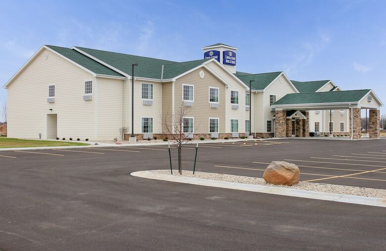 Cobblestone Hotel & Suites - Pulaski