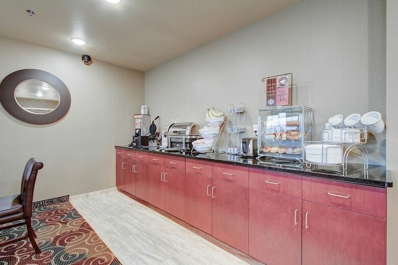 Cobblestone Hotel & Suites - Pulaski