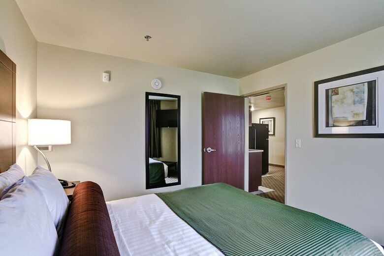 Cobblestone Hotel & Suites - Pulaski