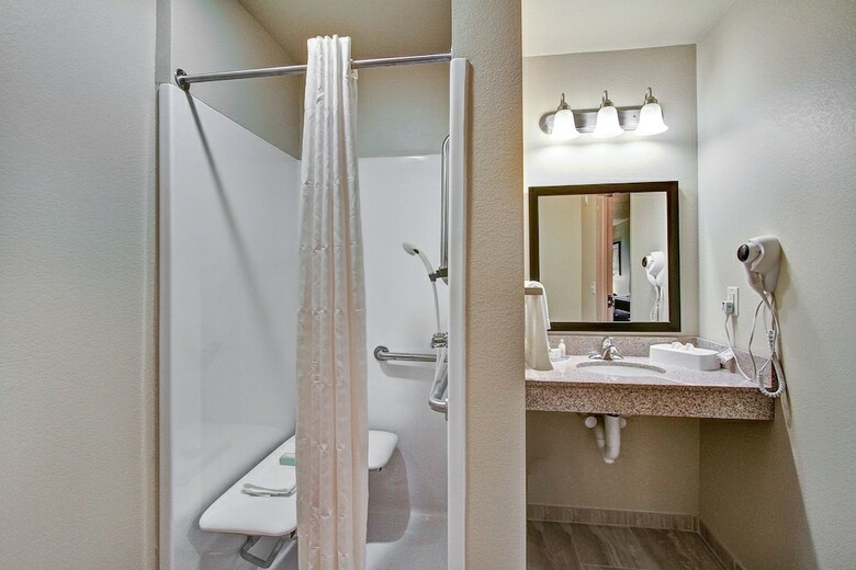 Cobblestone Hotel & Suites - Pulaski