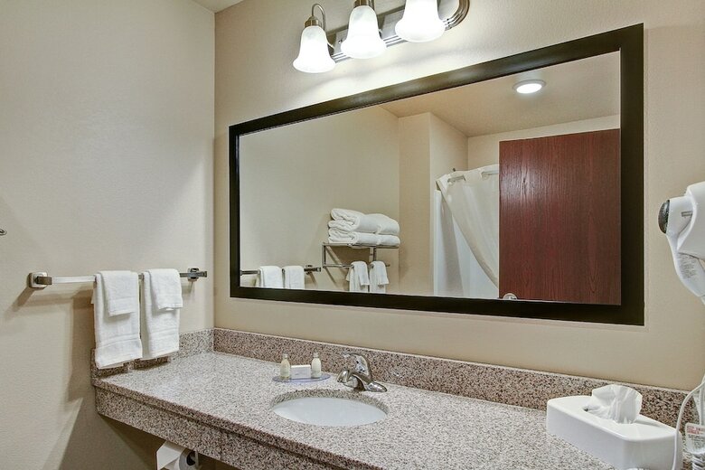 Cobblestone Hotel & Suites - Pulaski