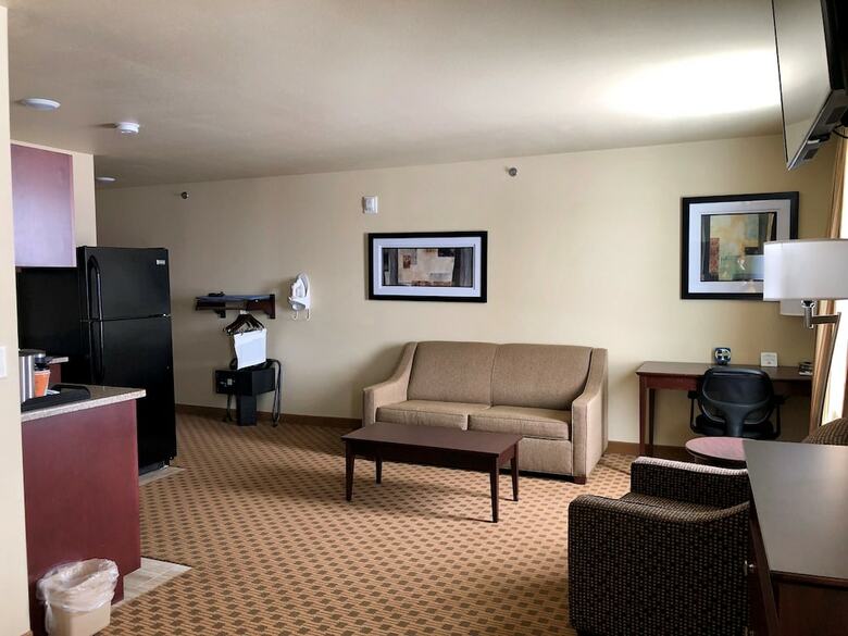 Cobblestone Hotel & Suites - Pulaski