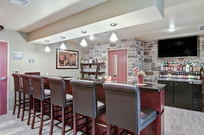 Cobblestone Hotel & Suites - Pulaski