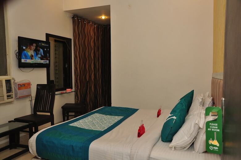 Oyo 1605 Hotel Axis Inn