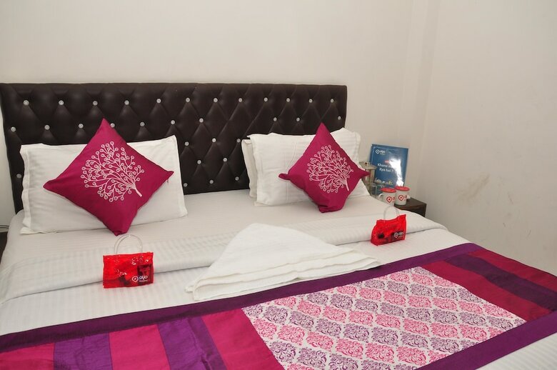 Oyo 1605 Hotel Axis Inn