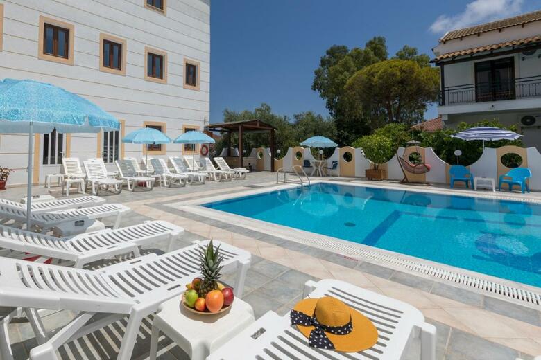 Lefkimi Hotel