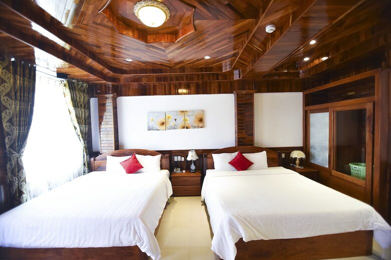 San San Hotel