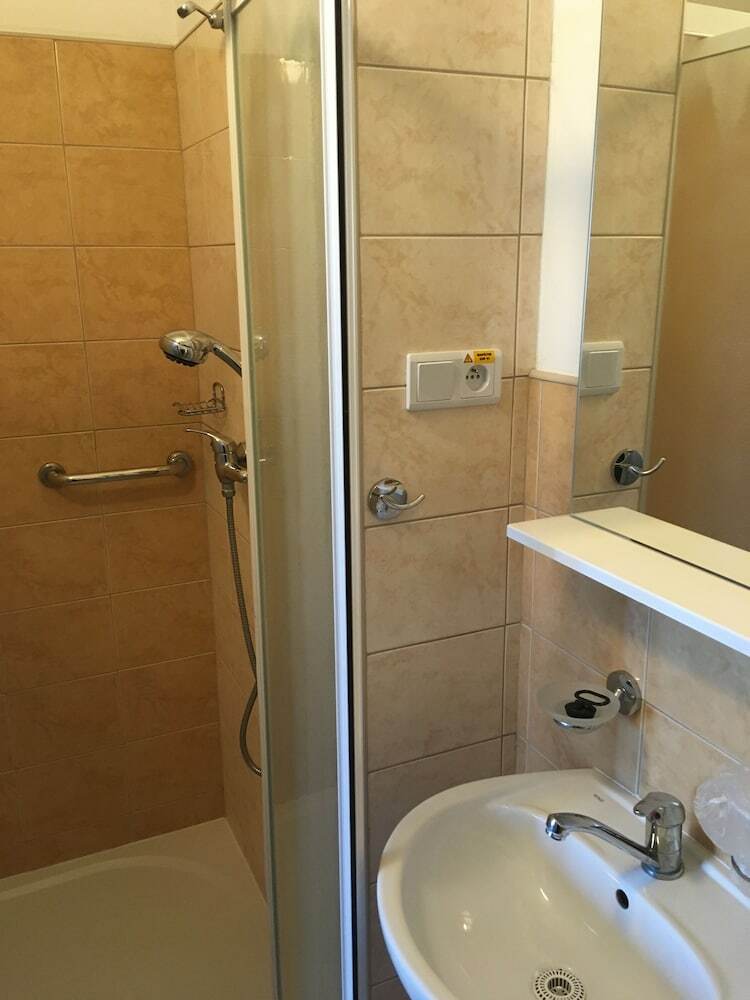 Abc Hotel