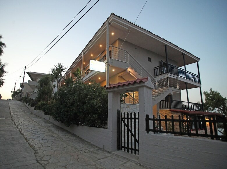 Aparthotel Apollo Apartments & Studios