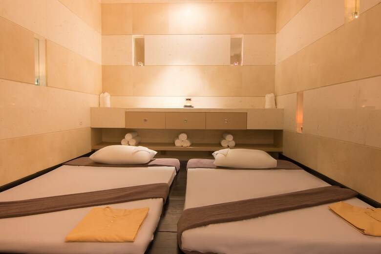 Sun & Moon, Urban Hotel