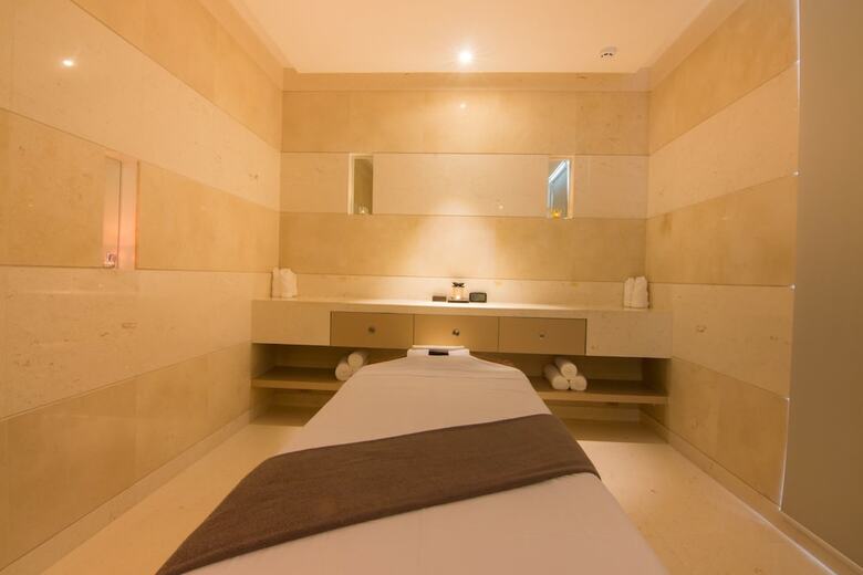Sun & Moon, Urban Hotel