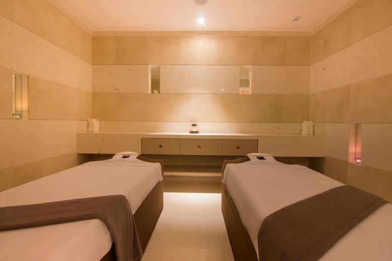 Sun & Moon, Urban Hotel
