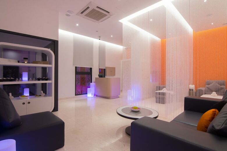 Sun & Moon, Urban Hotel