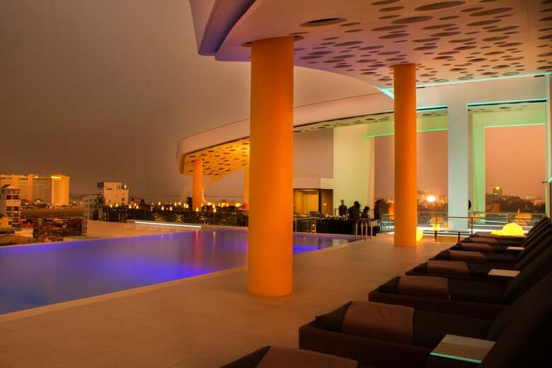Sun & Moon, Urban Hotel