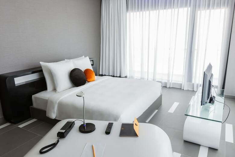 Sun & Moon, Urban Hotel