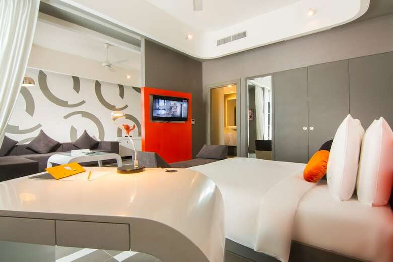 Sun & Moon, Urban Hotel