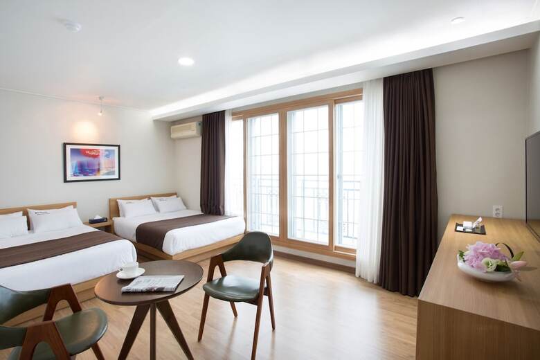 Hotel We6