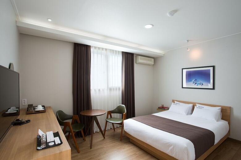 Hotel We6