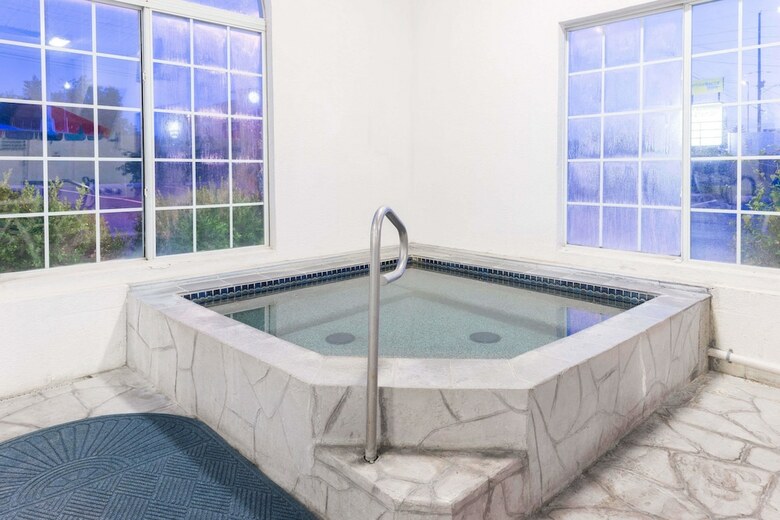 Hotel Baymont By Wyndham Osage Beach
