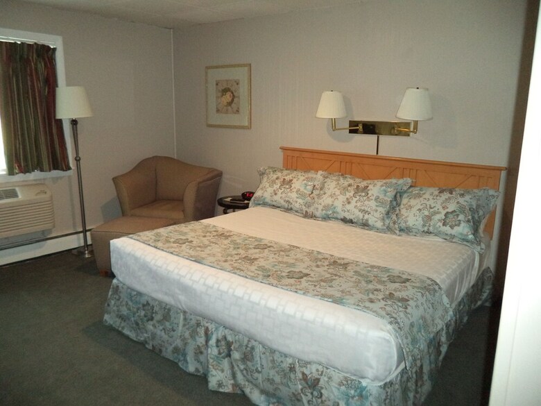 Colonial Valley Motel