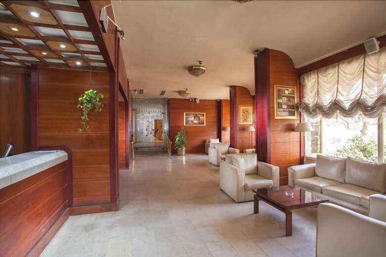 Pyramids Plaza Hotel