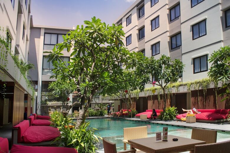 Hotel Dafam Savvoya Seminyak Bali