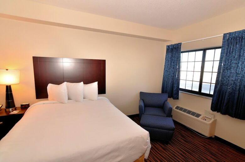 Hotel Cobblestone Inn & Suites - Holstein