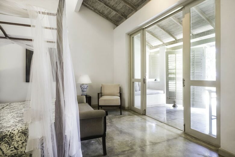 Villa Satin Doll