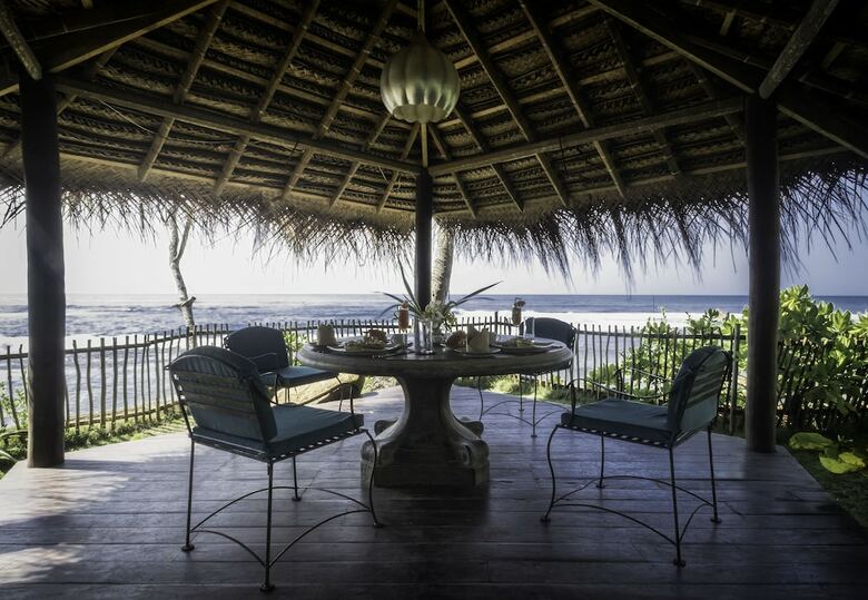 Villa Satin Doll