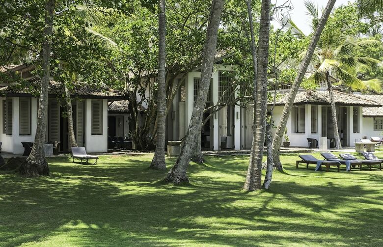 Villa Satin Doll