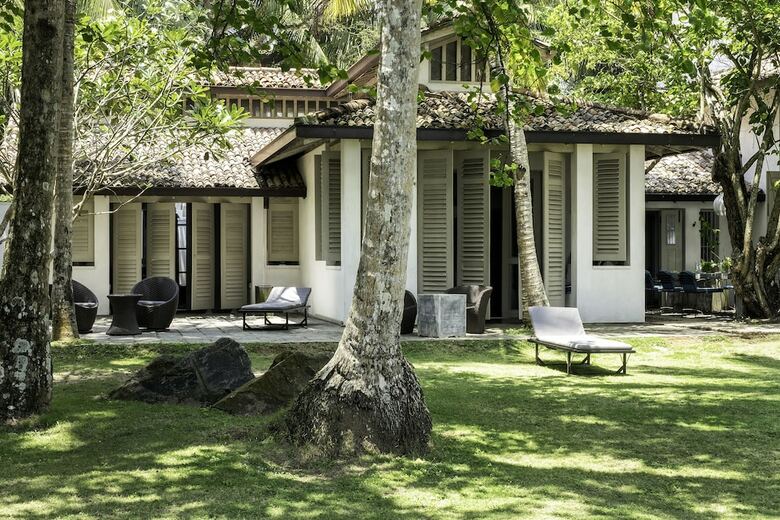 Villa Satin Doll
