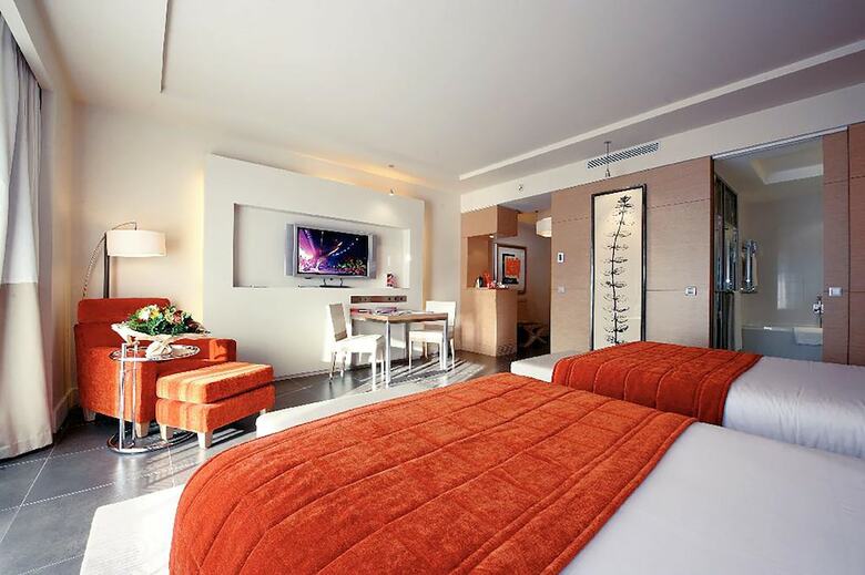 Monte-carlo Bay Hotel & Resort