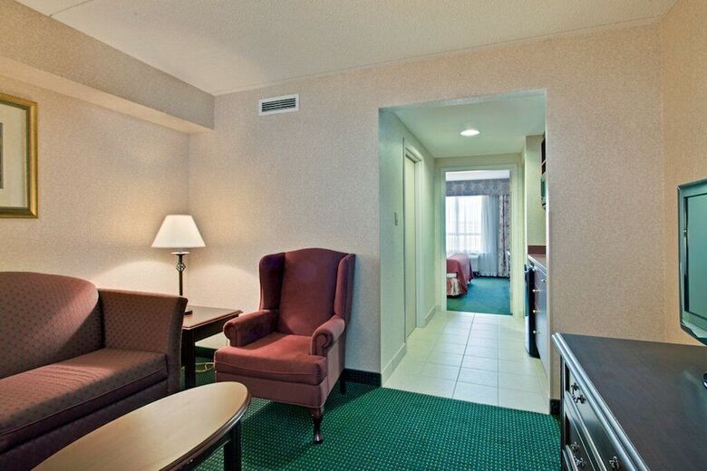 Hotel Holiday Inn Express & Suites Milton