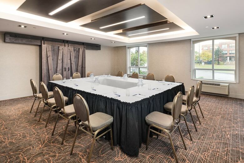 Hotel Holiday Inn Express & Suites Milton
