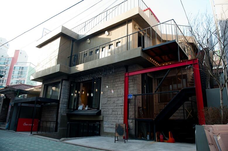 Hotel Twotwo House