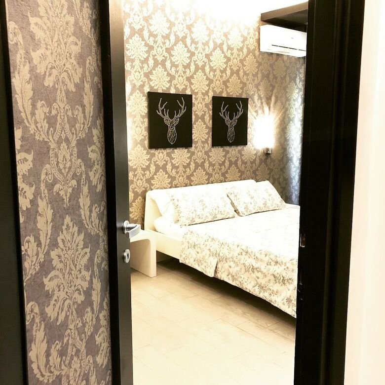 Bed & Breakfast Black & White G&g