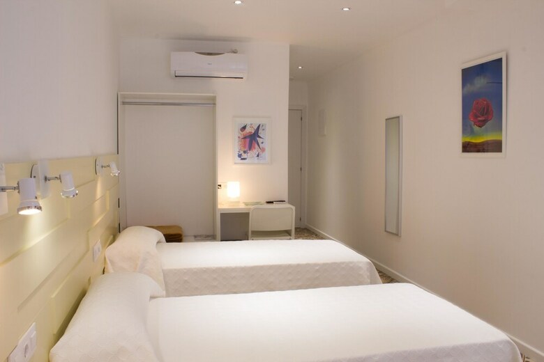 Hostal Nova